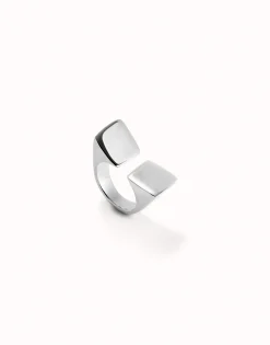 Anillo geométrico bañado en plata de ley con forma cuadrada grande