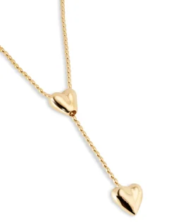 Cadena bañada en oro 18k con dos corazones, uno ajustable en el centro.