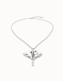 Colgante con cadena larga bañado en plata de ley y mantarraya