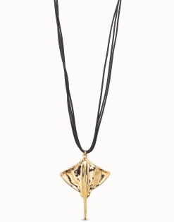 Colgante en cuero y baño en oro de 18K con forma de mantarraya