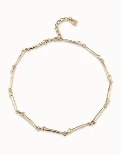 Collar bañado en oro de 18k con piezas en forma de clavo.