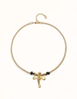 Collar corto bañado en oro de 18k con libélula