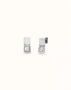 Pendientes bañados en plata de ley con forma rectangular y cristal blanco