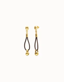 Pendientes de cuero largo con detalle de esfera bañado en oro 18k