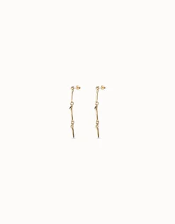 Pendientes largos bañados en oro de 18k con el icónico clavo de UNOde50