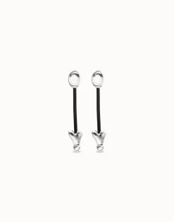 Pendientes largos con cuero y corazones bañados en plata de ley