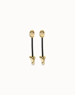 Pendientes largos con cuero y corazones bañados en oro 18k