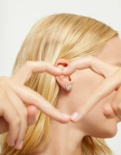 Pendientes tipo piercing de corazón bañados en plata de ley