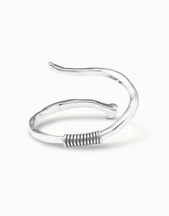 Pulsera bañada en plata de ley rígida en forma de clavo modelado en espiral.