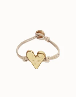Pulsera de cuero camel con detalle de corazón bañado en oro 18k