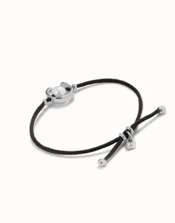 Pulsera de hilo negro con perla shell fornitura bañada en plata de ley.