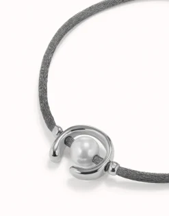 Pulsera de hilo negroso con perla shell fornitura bañada en plata de ley.